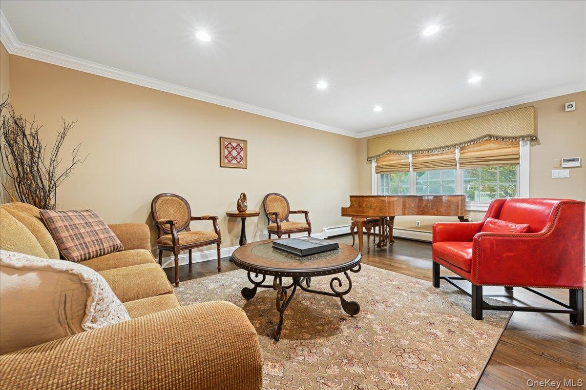 #11 photo, 21 Colgate Lane, Woodbury , NY 11797