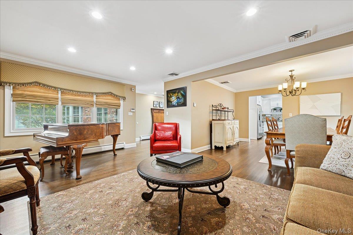 #12 photo, 21 Colgate Lane, Woodbury , NY 11797