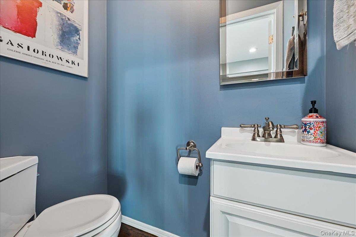 #17 photo, 21 Colgate Lane, Woodbury , NY 11797