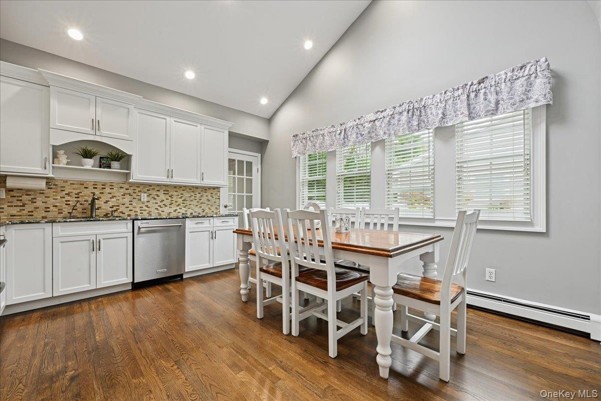 #6 photo, 21 Colgate Lane, Woodbury , NY 11797