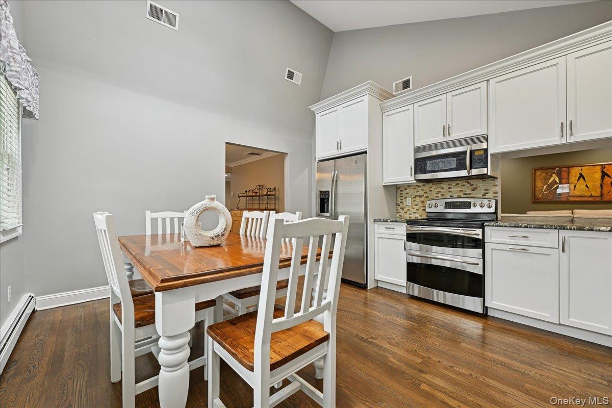 #7 photo, 21 Colgate Lane, Woodbury , NY 11797