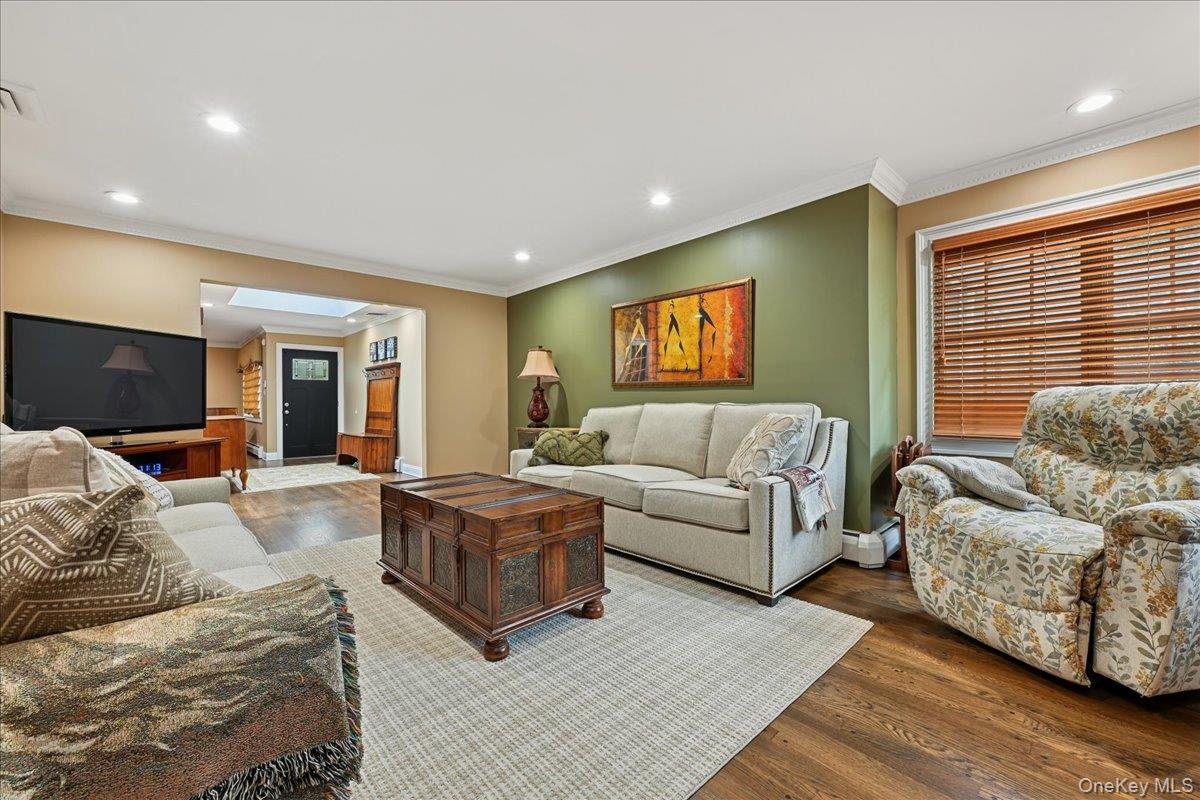 #9 photo, 21 Colgate Lane, Woodbury , NY 11797