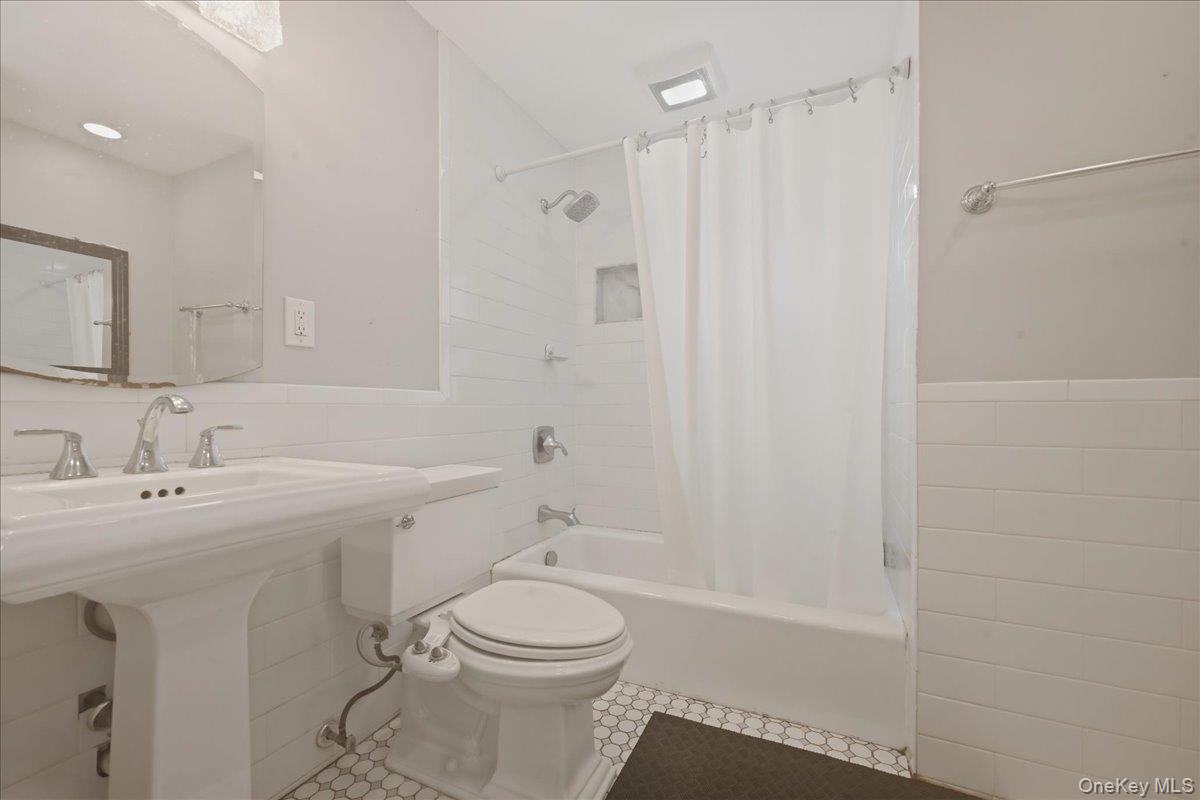 #14 photo, 846 Harrison Street, Нассау ‖ West Hempstead , NY 11552