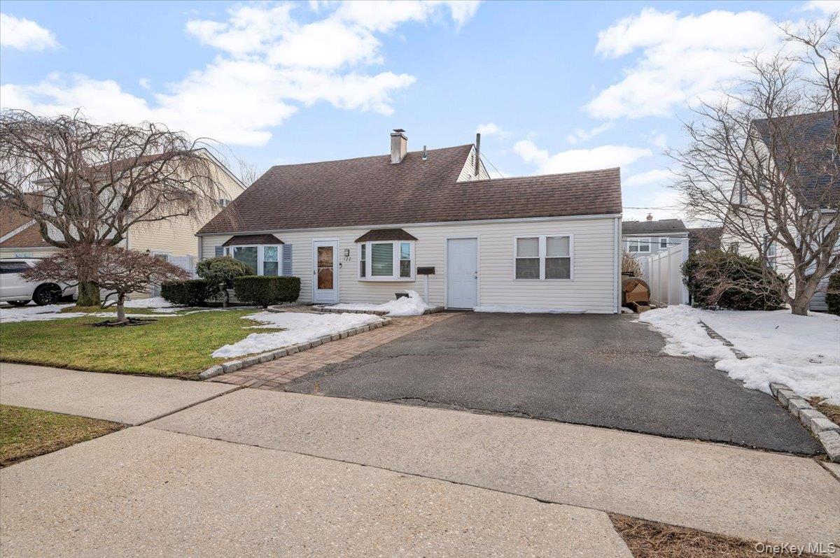 #2 photo, 122 Balsam Lane, Levittown , NY 11756