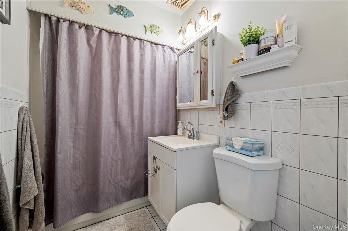 #6 photo, 122 Balsam Lane, Levittown , NY 11756