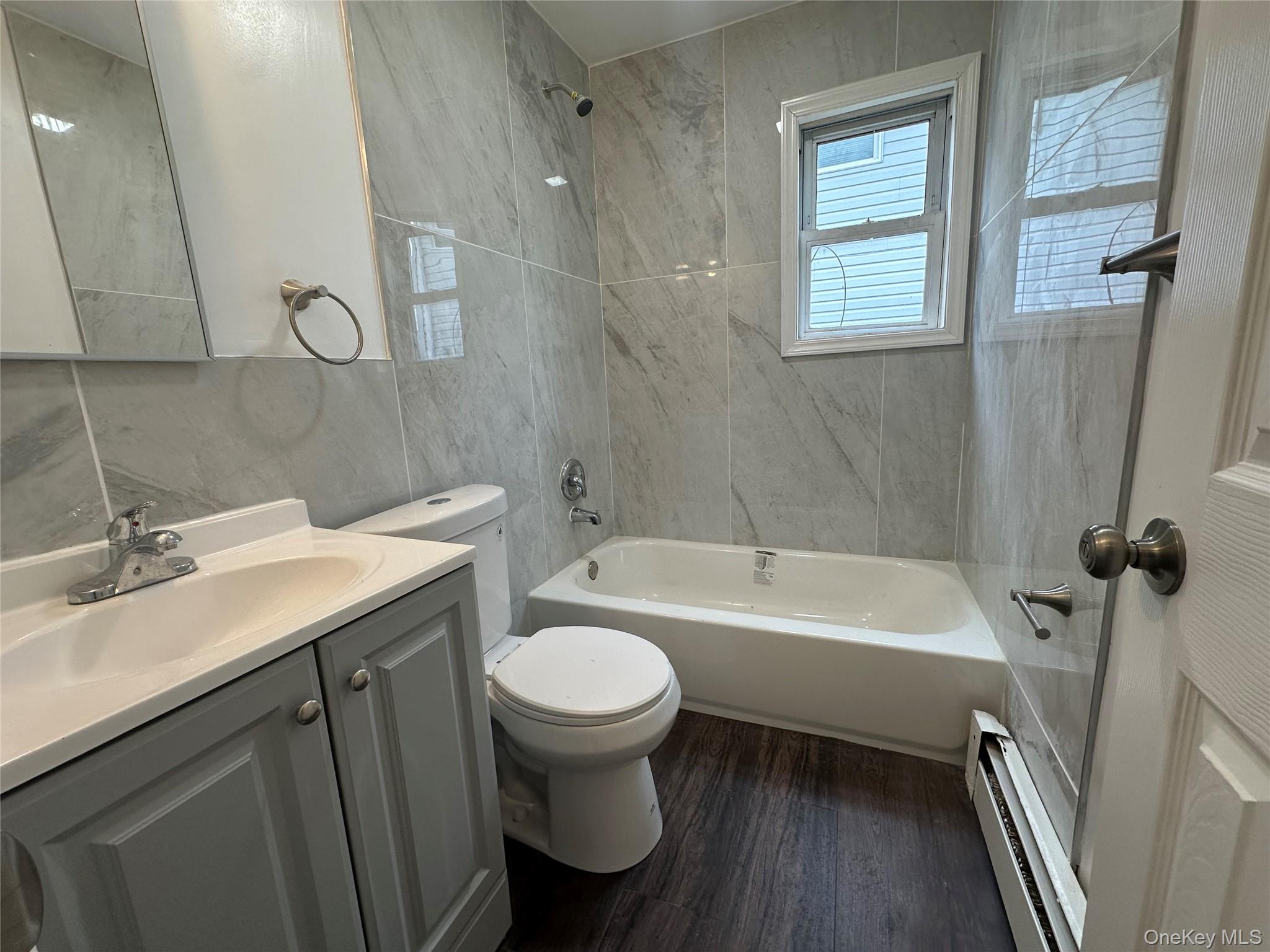 #12 photo, 210 Wellington Street, नासाउ काउंटी Hempstead , NY 11550