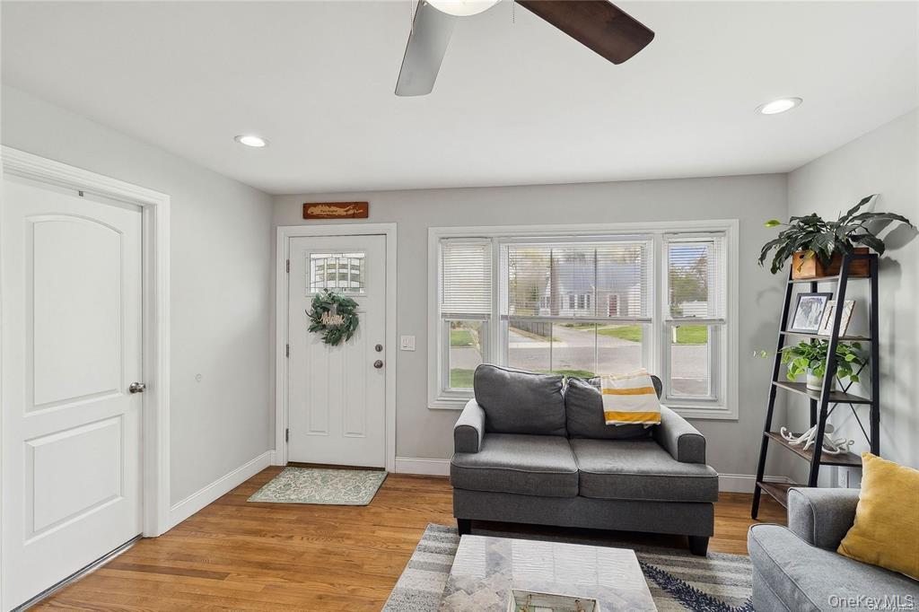 #10 photo, 72 Conklin Avenue, 东长岛 Patchogue , NY 11772