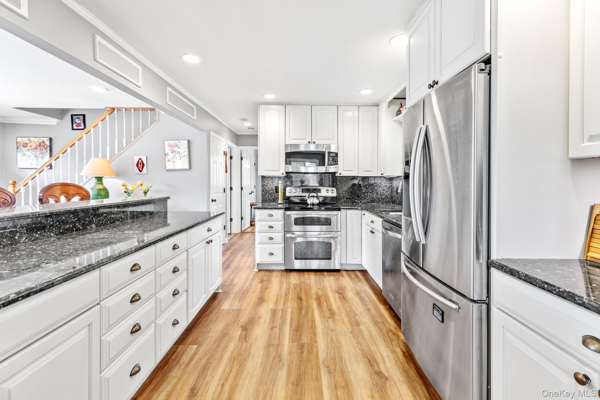 #14 photo, 79 E Tiana Road, সাফোক কাউন্টি Hampton Bays , NY 11946