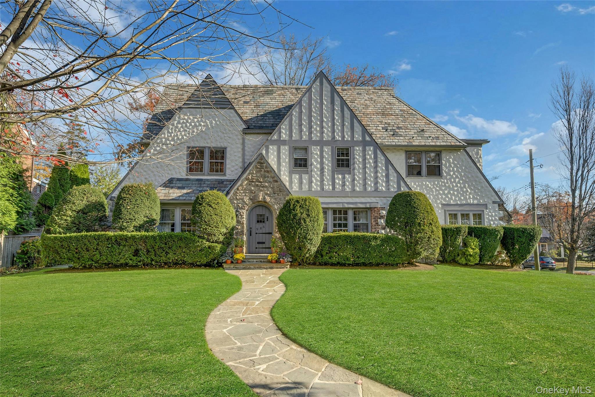 #1 photo, 986 Plymouth Street, Pelham , NY 10803