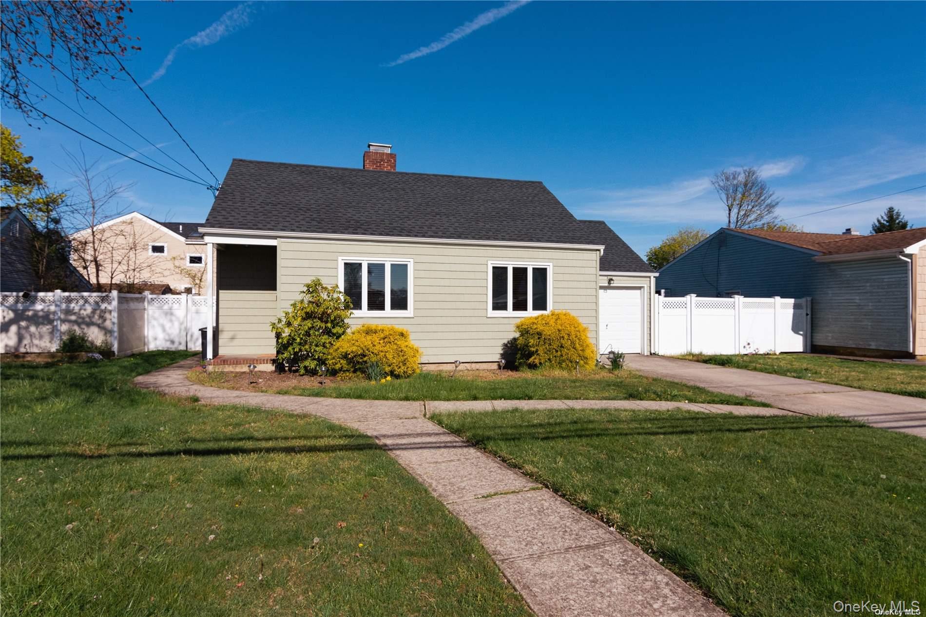 #2 photo, 22 Carman Boulevard, Massapequa , NY 11758