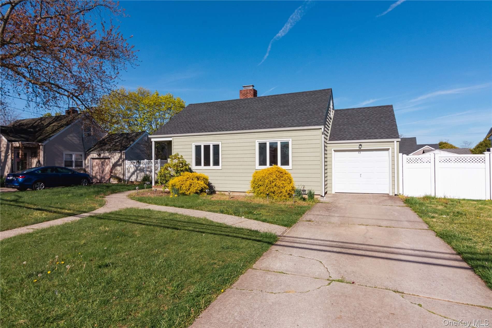 #3 photo, 22 Carman Boulevard, Massapequa , NY 11758