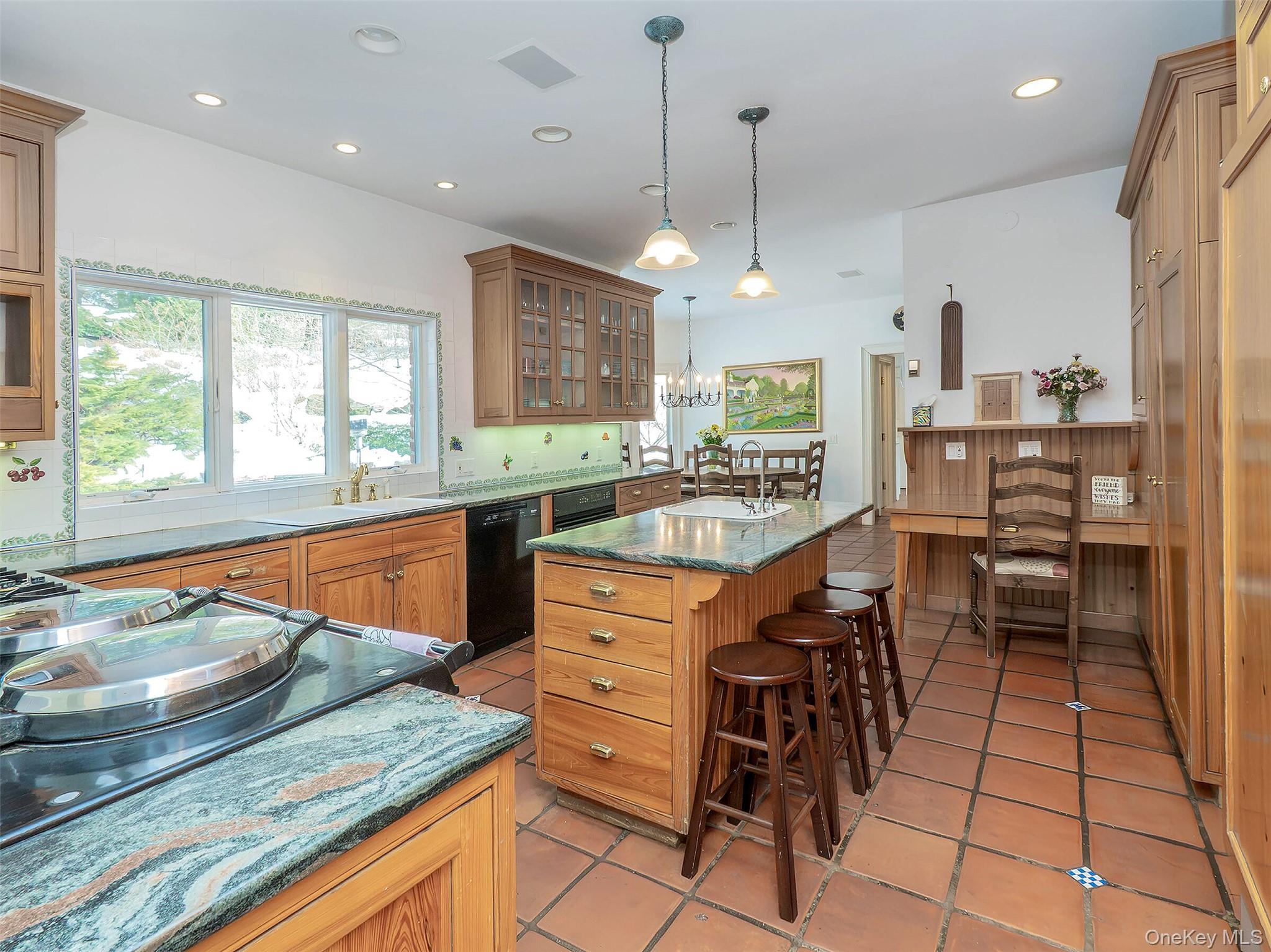 #13 photo, 18 Harriman Drive, מחוז נסאו Port Washington , NY 11050