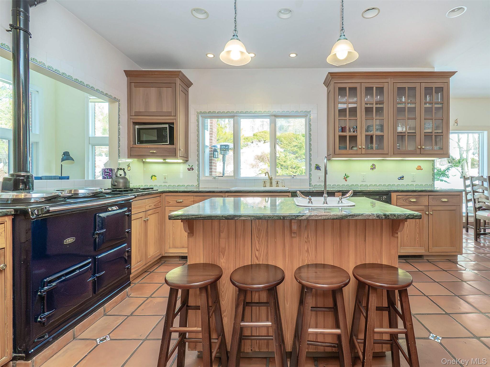 #14 photo, 18 Harriman Drive, מחוז נסאו Port Washington , NY 11050