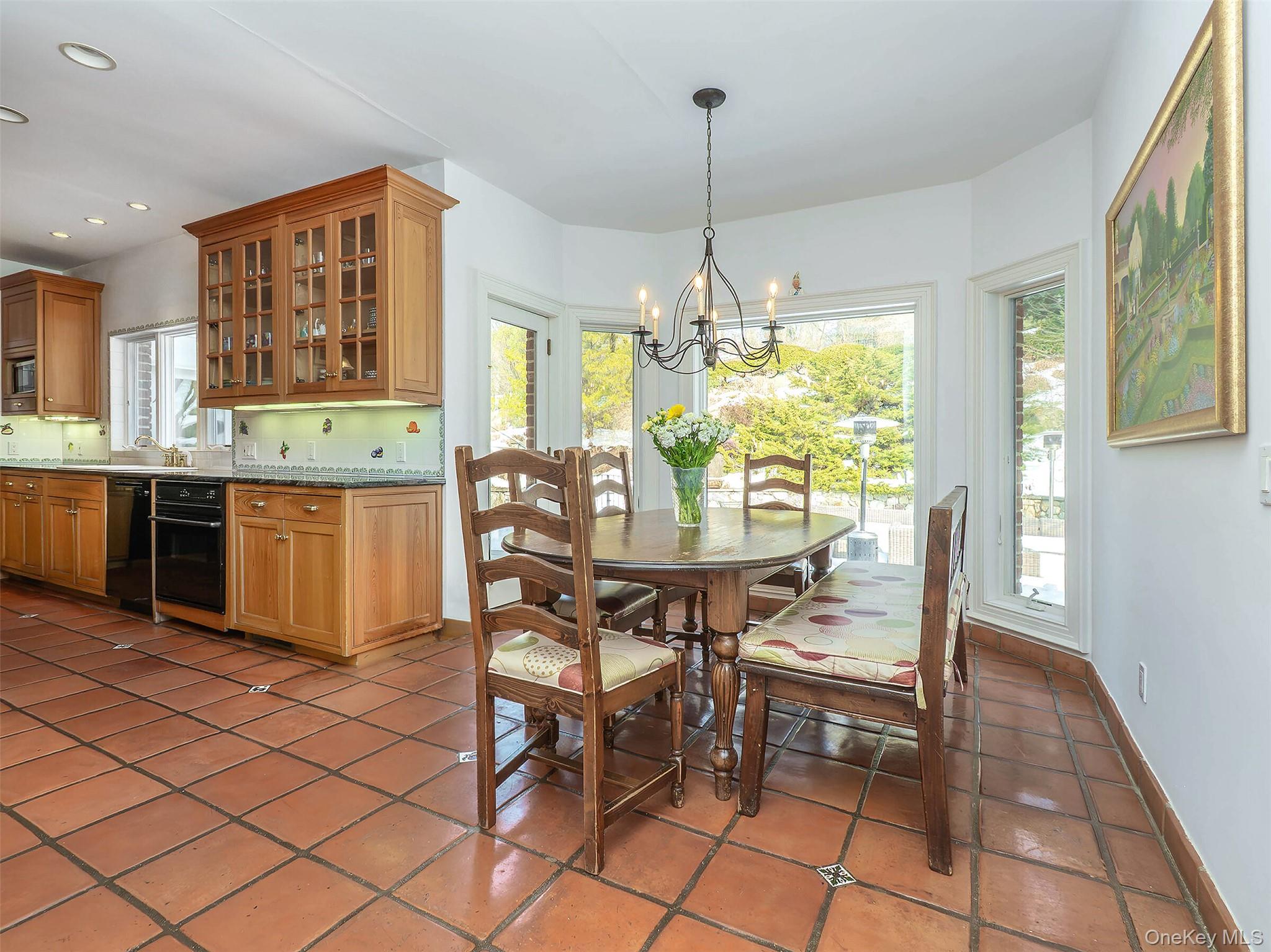 #15 photo, 18 Harriman Drive, מחוז נסאו Port Washington , NY 11050