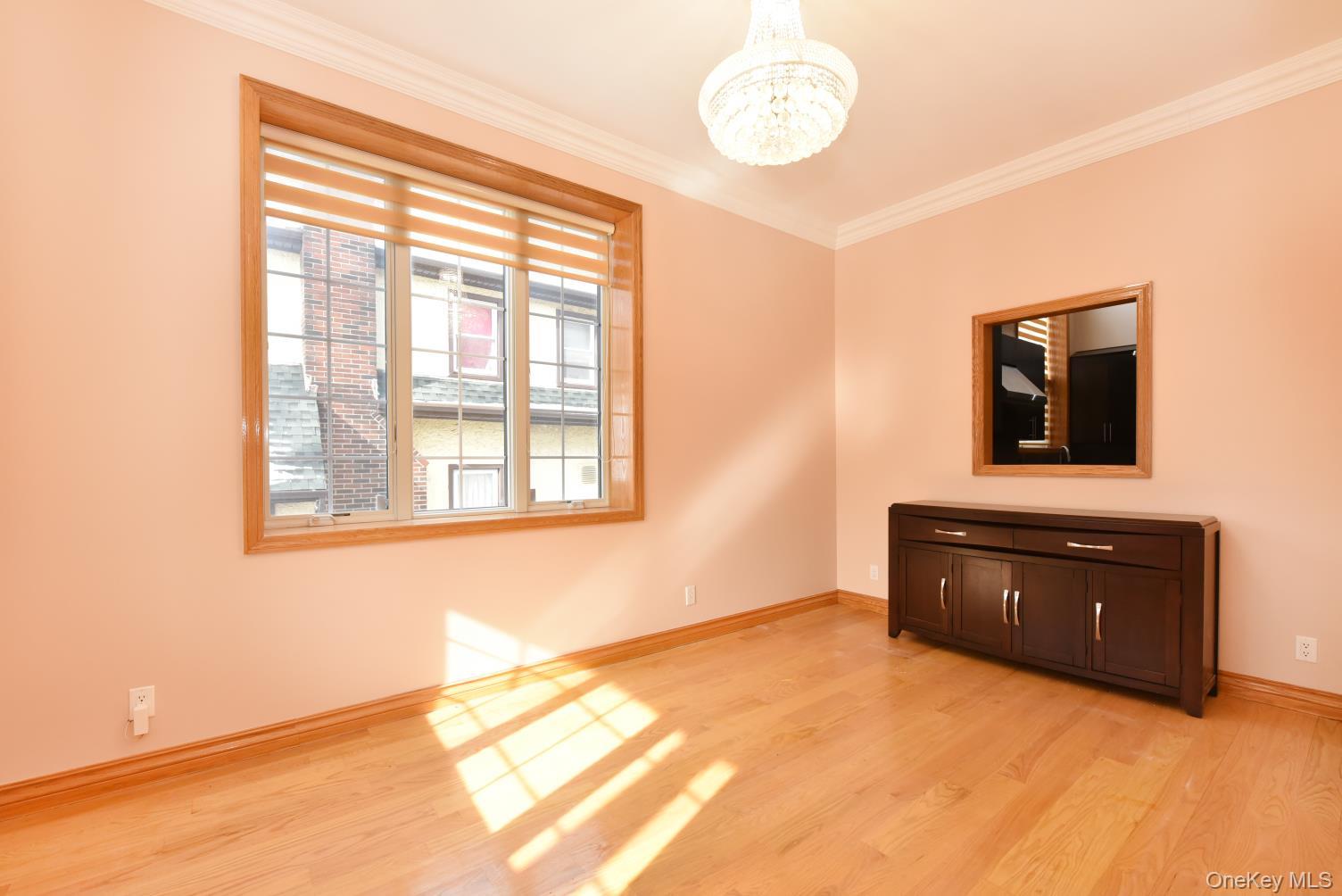 #11 photo, 84-29 Kendrick Place, কুইন্‌স Jamaica Estates , NY 11432