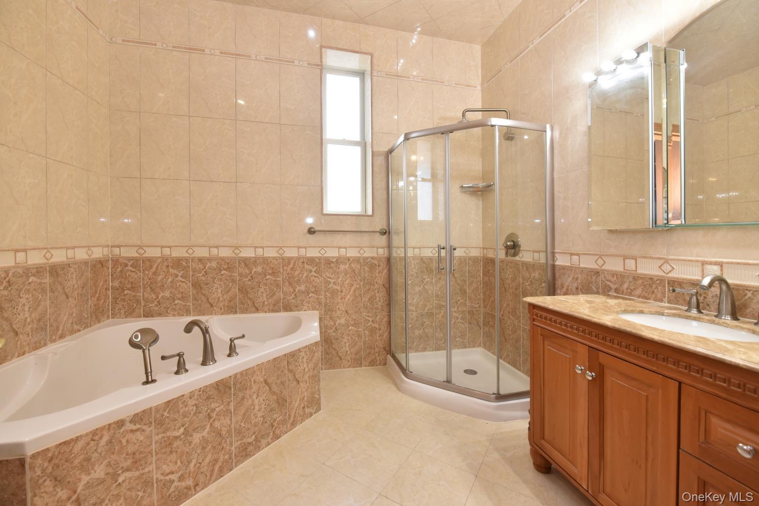 #16 photo, 84-29 Kendrick Place, কুইন্‌স Jamaica Estates , NY 11432