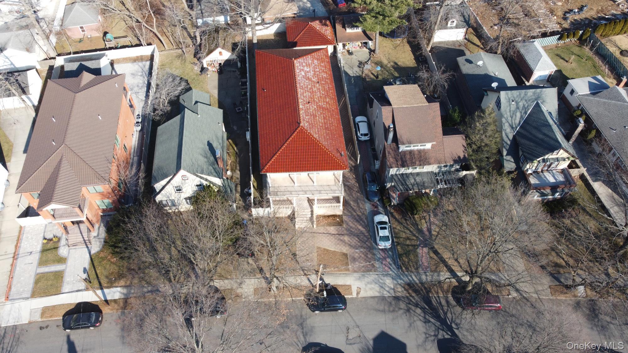 #4 photo, 84-29 Kendrick Place, কুইন্‌স Jamaica Estates , NY 11432