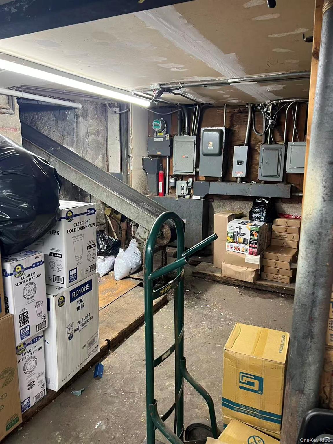 #4 photo, 13691 Roosevelt Avenue, Flushing , NY 11354