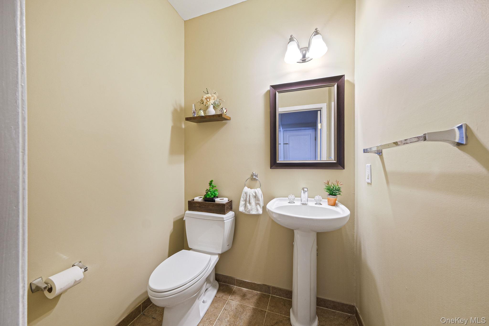 #16 photo, 27 Avolet Court, Mount Sinai , NY 11766