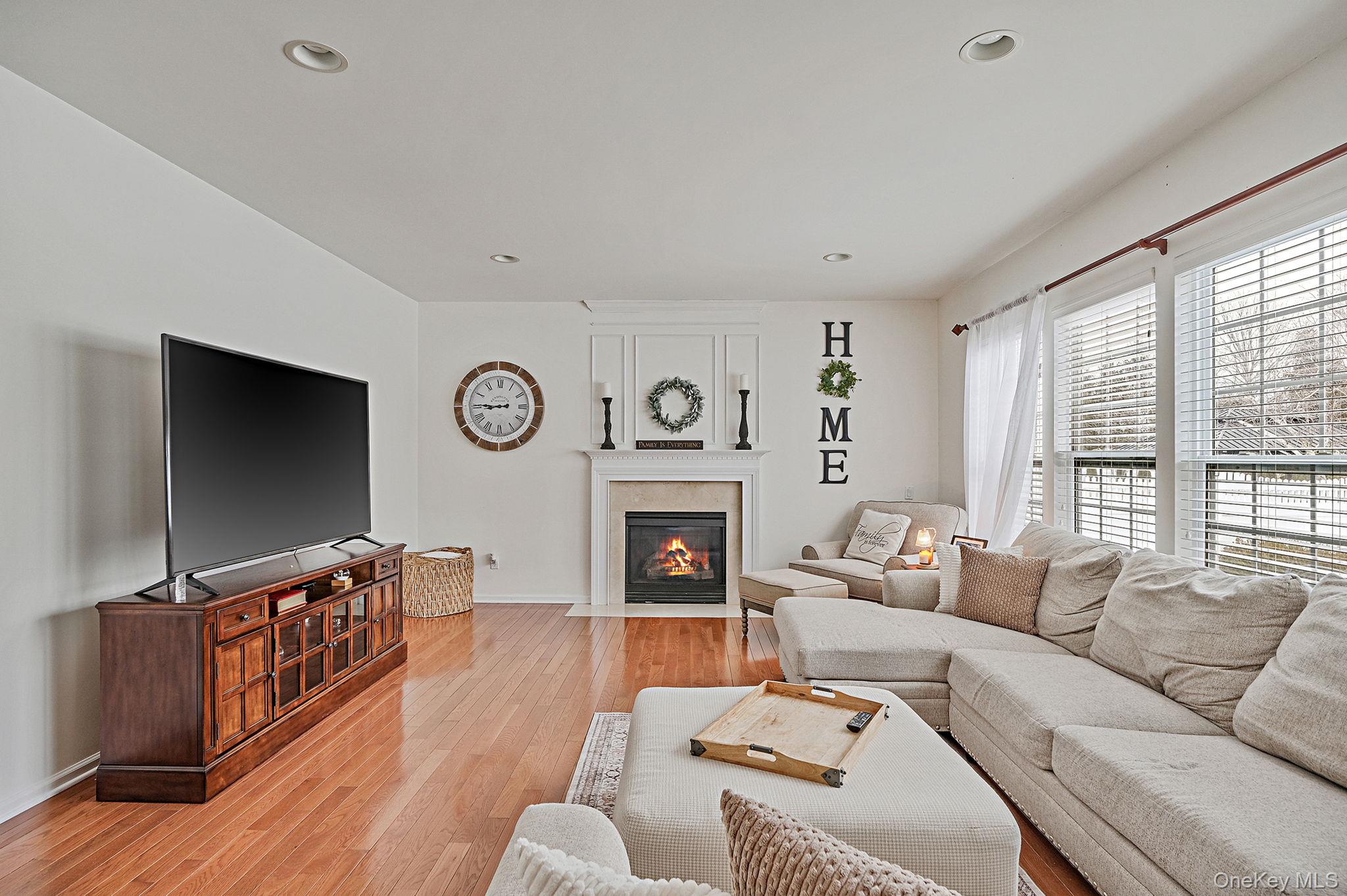 #18 photo, 27 Avolet Court, Mount Sinai , NY 11766