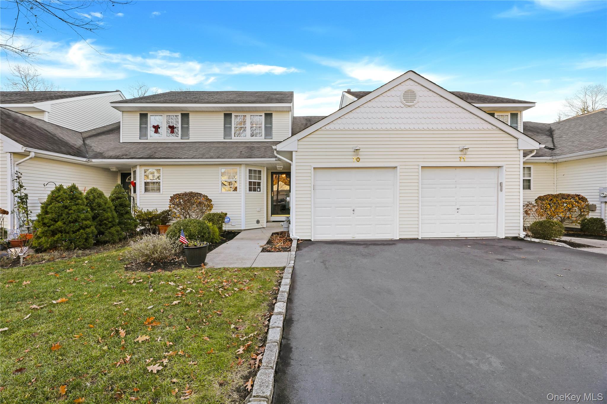 #2 photo, 70 Strawberry Commons, Riverhead , NY 11901