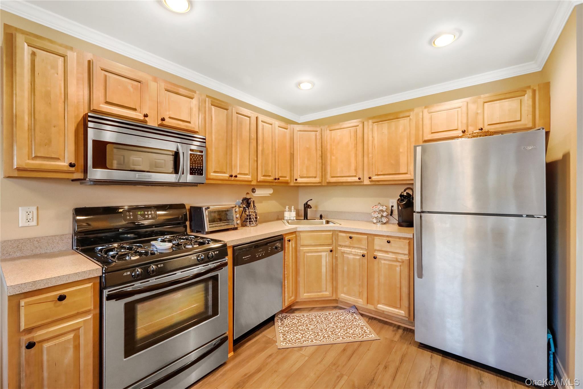 #6 photo, 70 Strawberry Commons, Riverhead , NY 11901