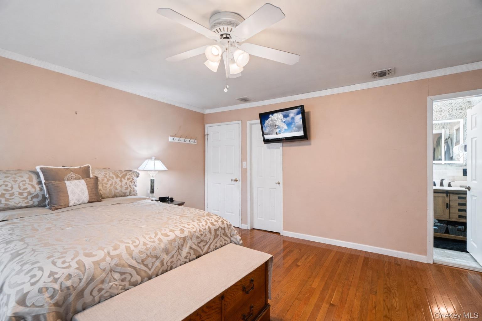 #11 photo, 11 W Hitchcock Avenue, Floral Park , NY 11001