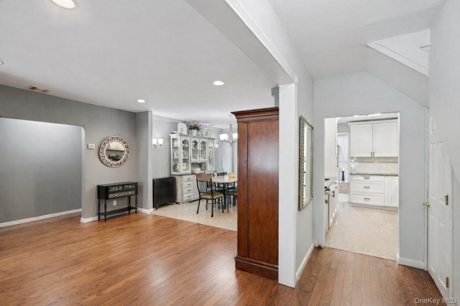 #2 photo, 11 W Hitchcock Avenue, Floral Park , NY 11001