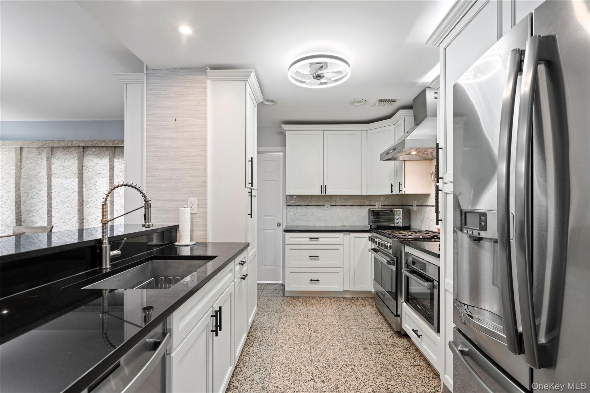 #4 photo, 11 W Hitchcock Avenue, Floral Park , NY 11001