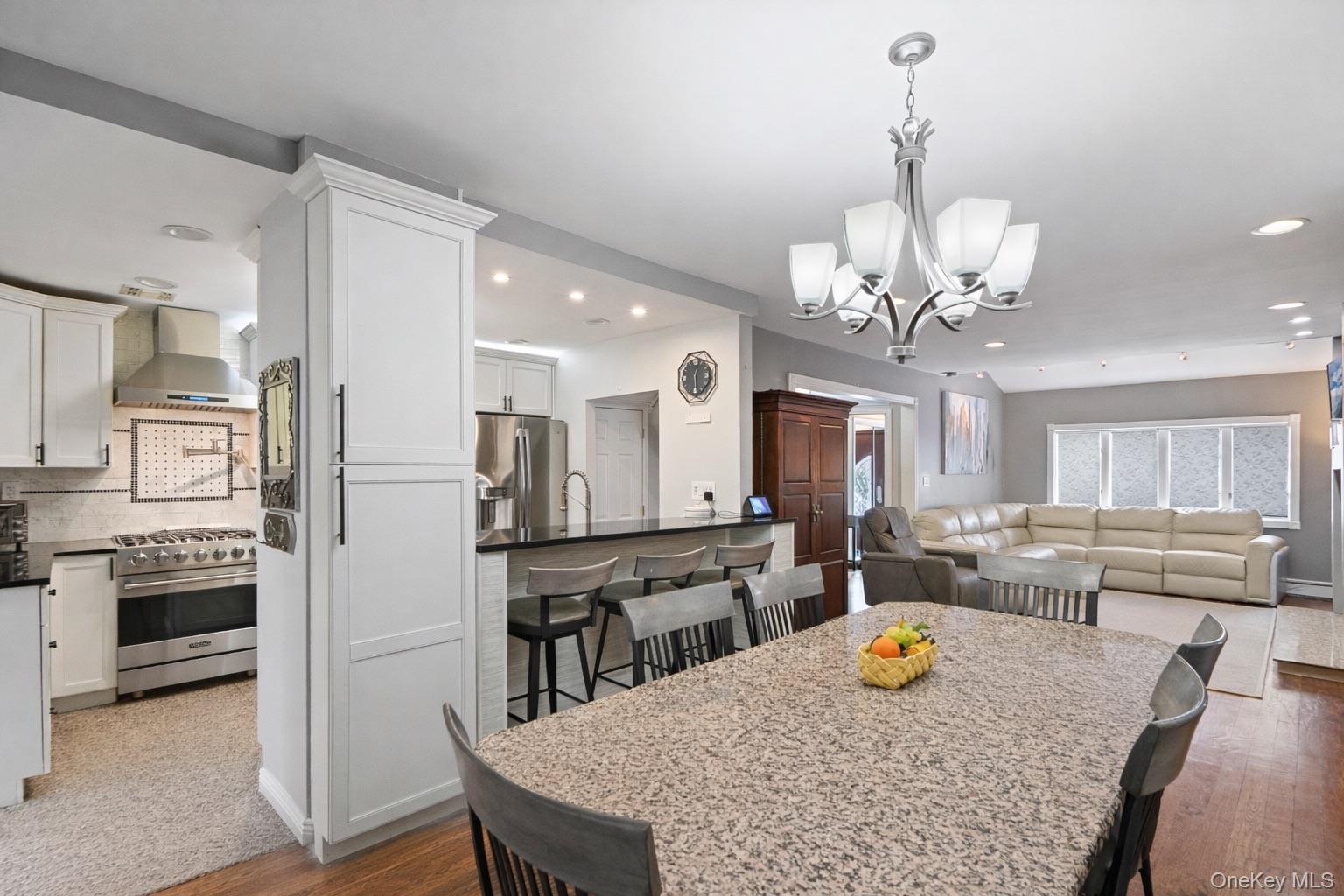 #6 photo, 11 W Hitchcock Avenue, Floral Park , NY 11001