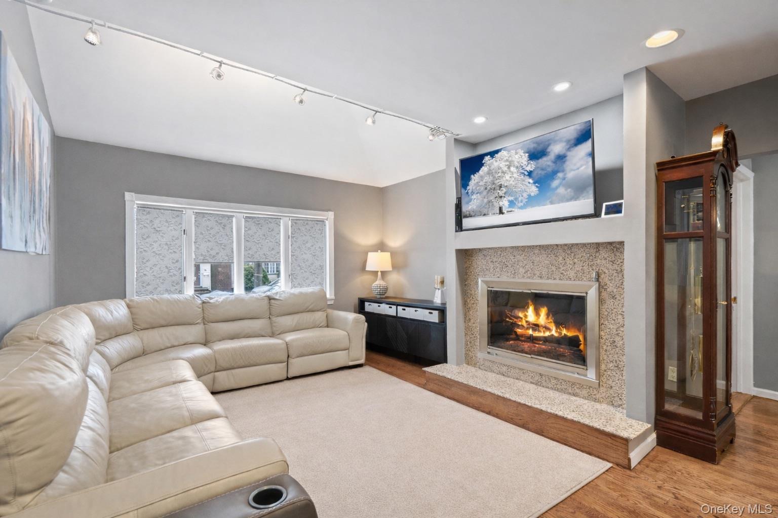 #8 photo, 11 W Hitchcock Avenue, Floral Park , NY 11001