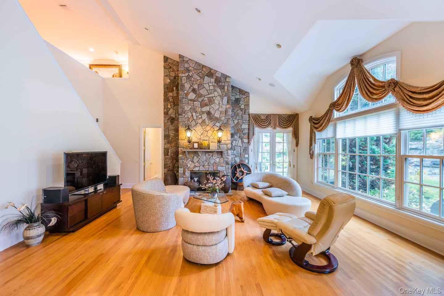 #12 photo, 5 Westgate Road, Muttontown , NY 11791