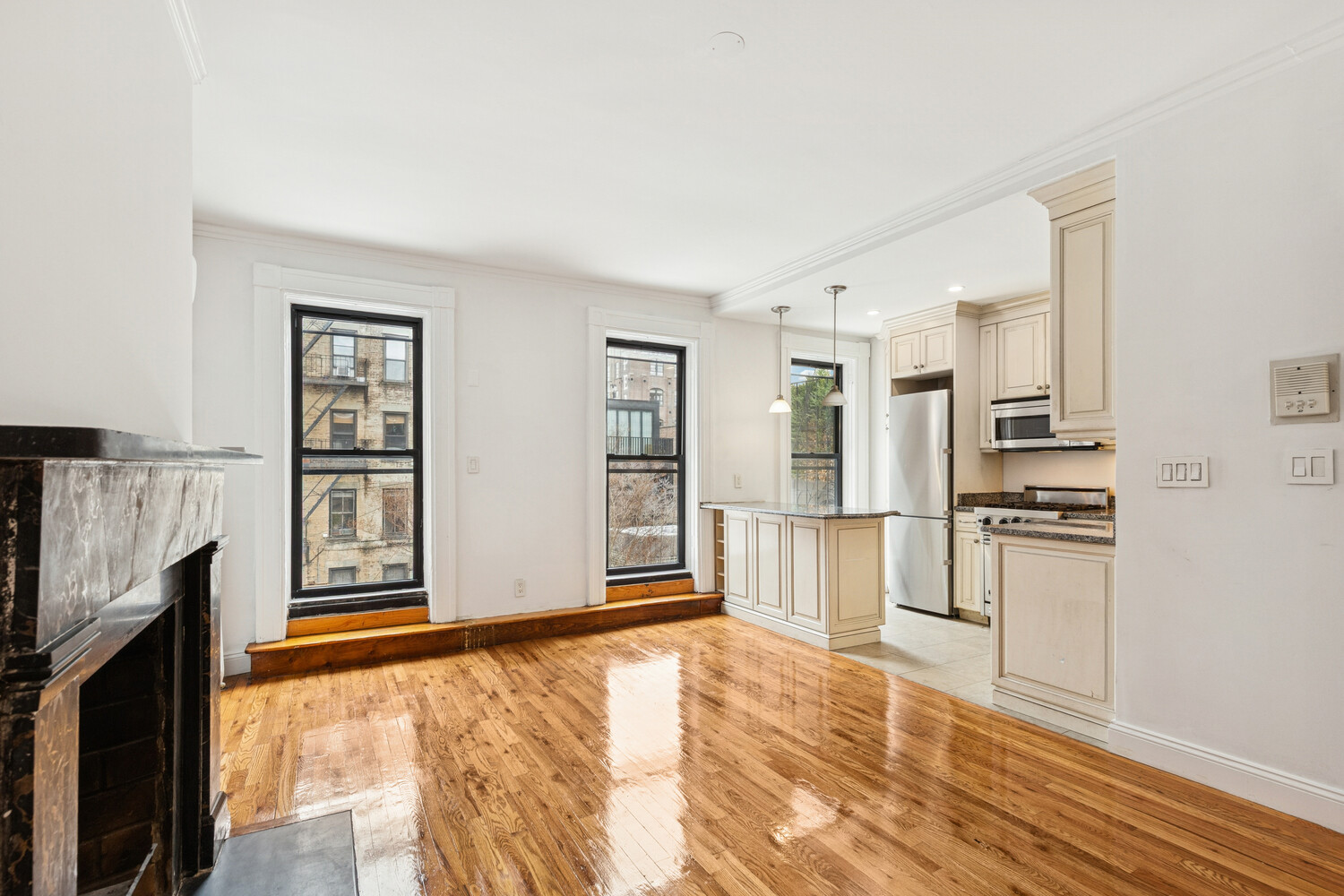 #2 photo, 63 CRANBERRY Street, ব্রুকলিন Brooklyn Heights , NY 11201