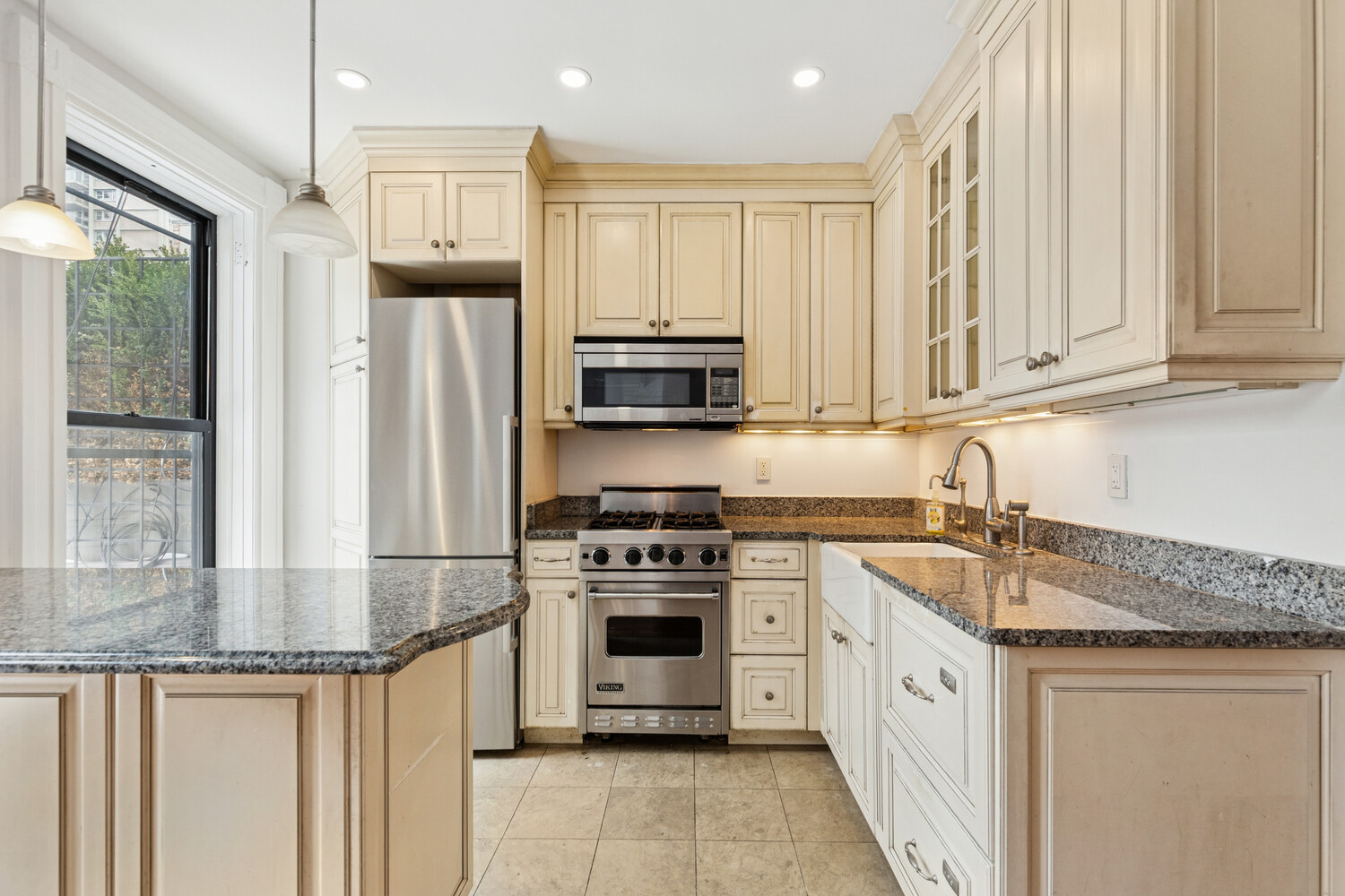 #4 photo, 63 CRANBERRY Street, ব্রুকলিন Brooklyn Heights , NY 11201