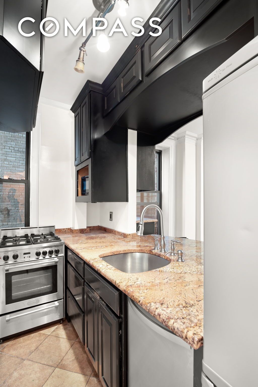 #5 photo, 305 W 72nd Street, Upper West Side , NY 10023