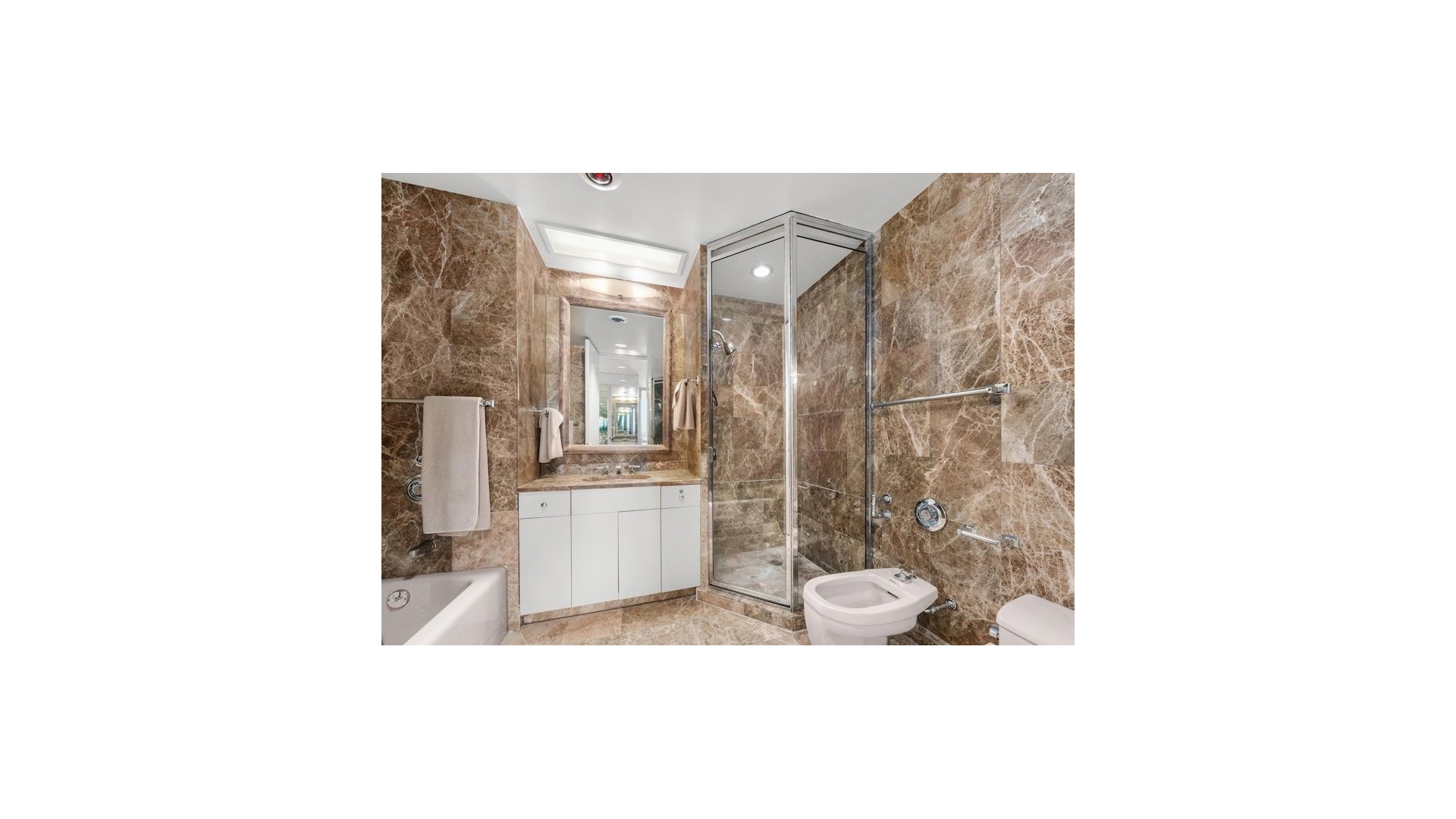 #8 photo, 641 5TH Avenue, Midtown East , NY 10022