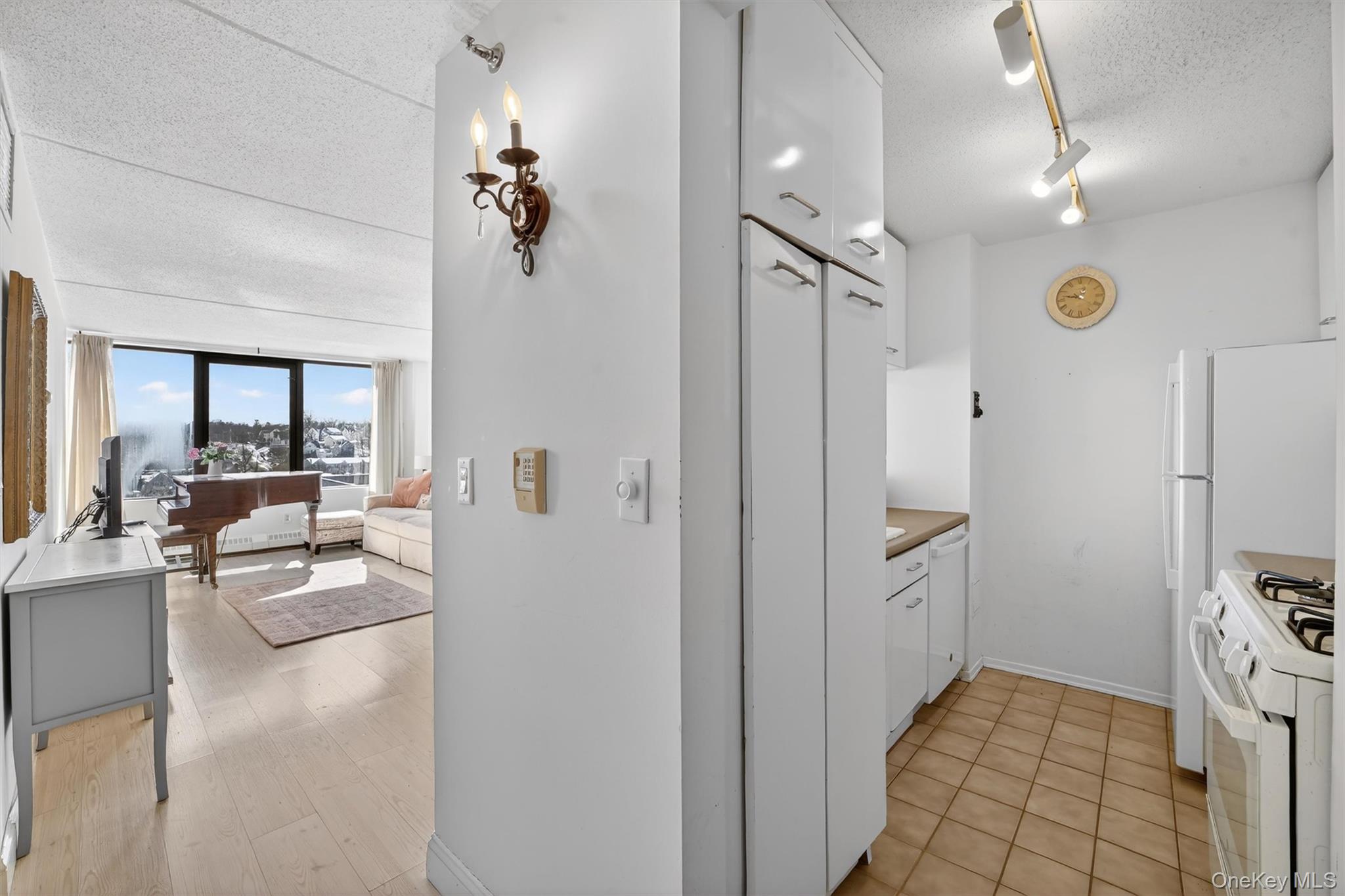 #8 photo, 4 Martine Avenue, White Plains , NY 10606