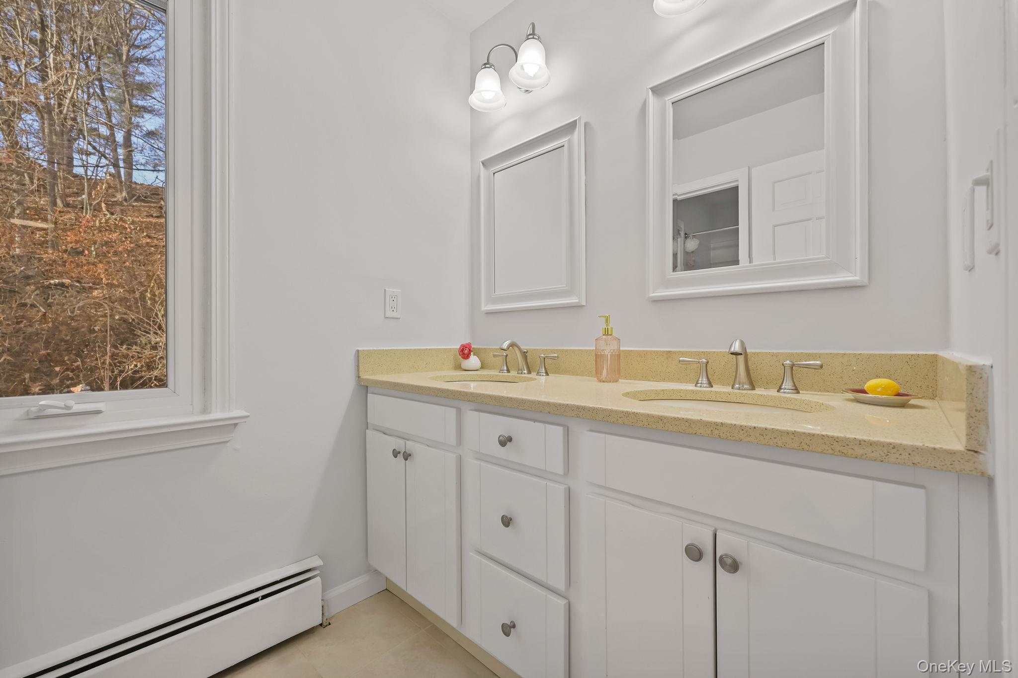 #16 photo, 11 Pondview Close, Chappaqua , NY 10514