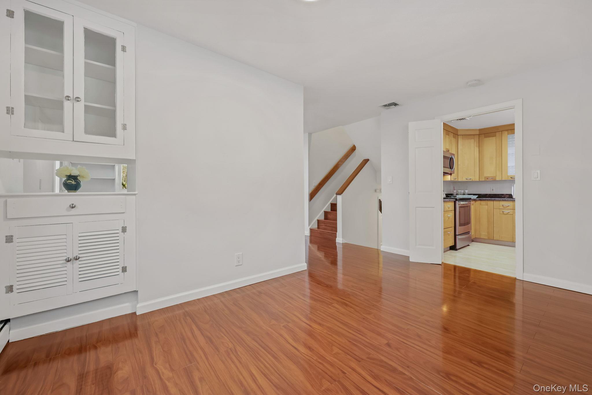 #8 photo, 11 Pondview Close, Chappaqua , NY 10514