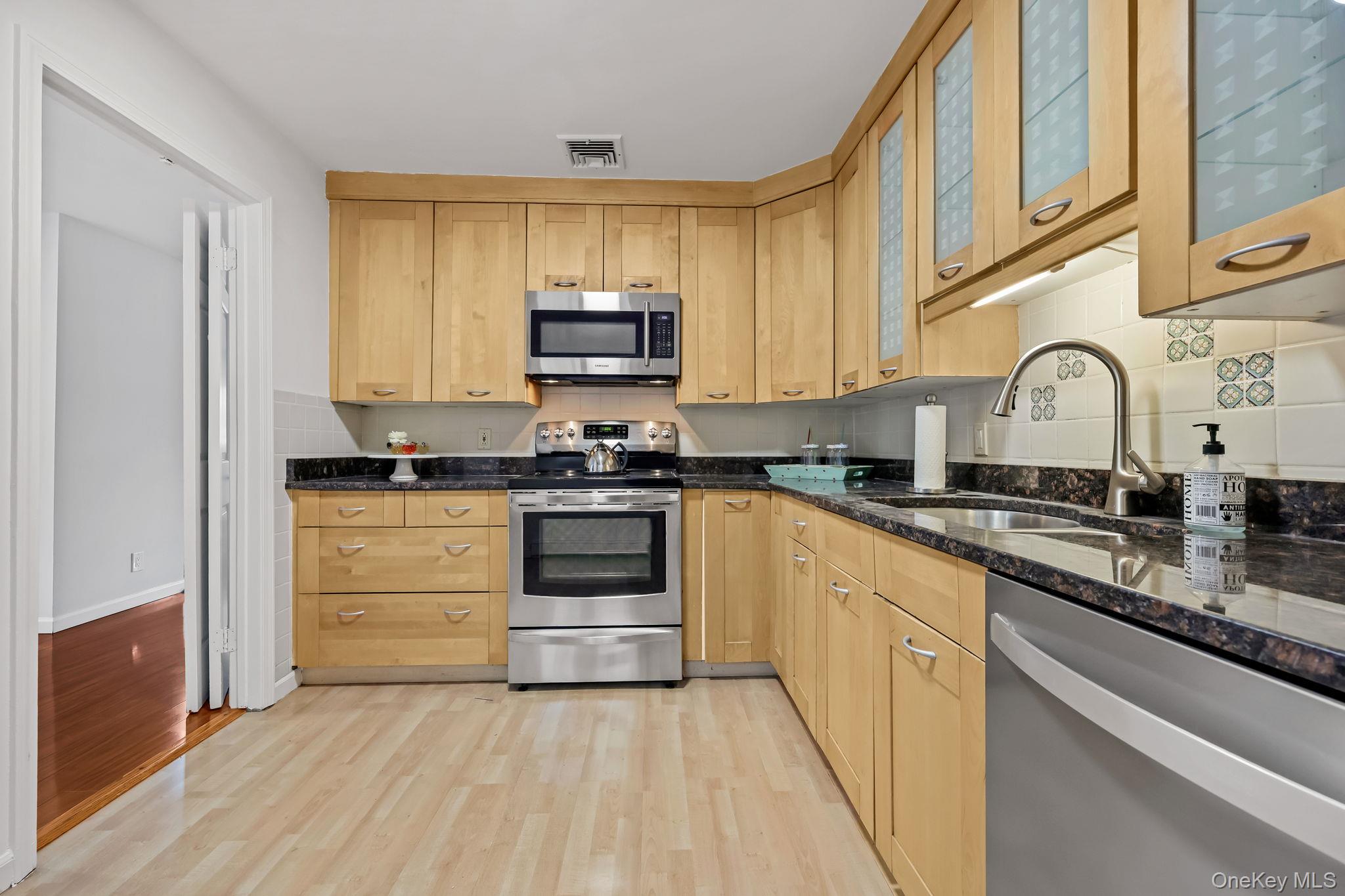 #9 photo, 11 Pondview Close, Chappaqua , NY 10514