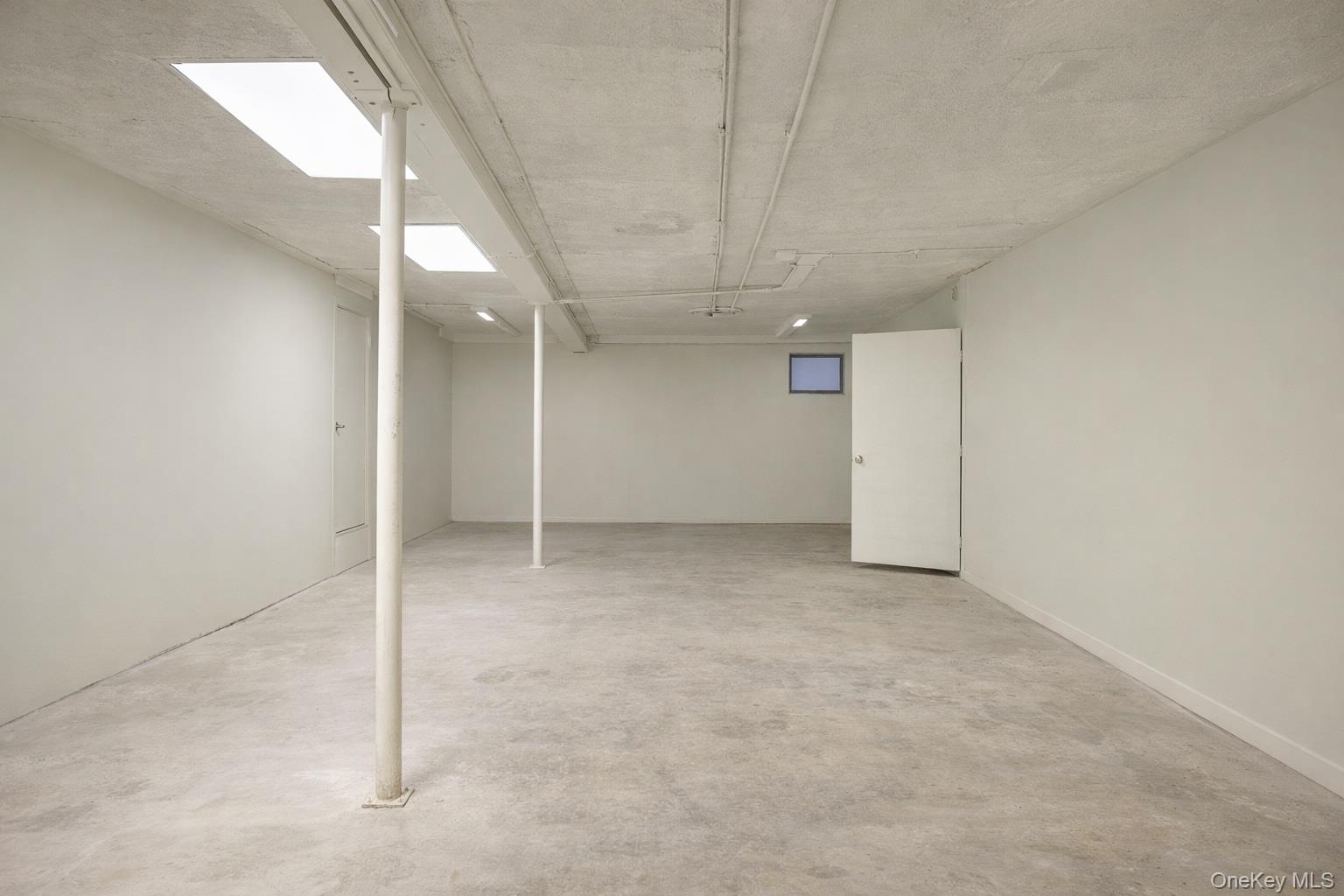 #1 photo, 247-09 Jericho Turnpike, كوينز Bellerose , NY 11426