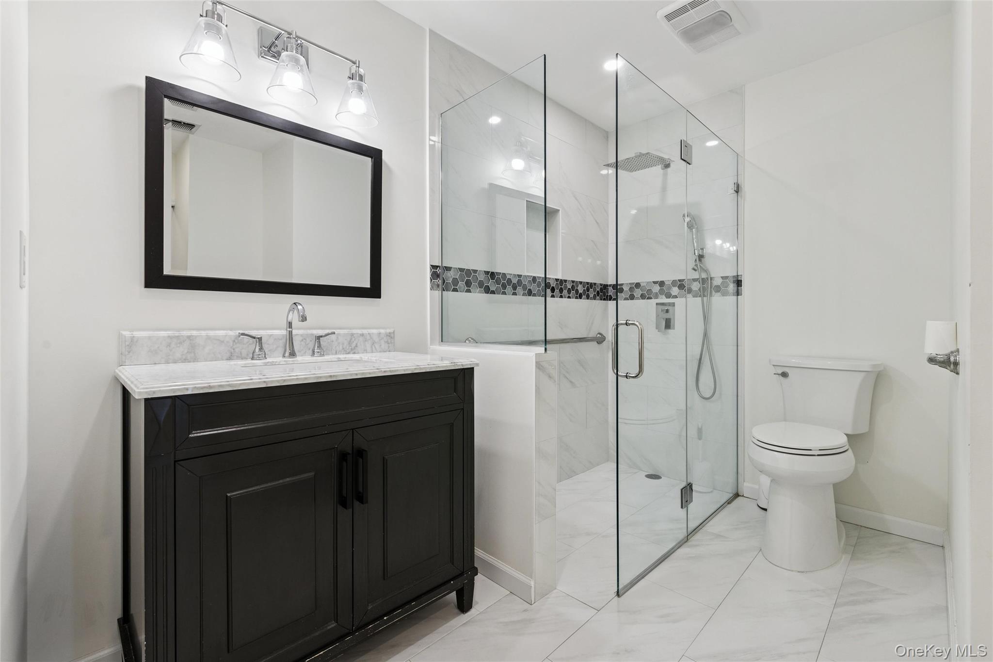 #12 photo, 201 Bentley Court, מחוז סאפוק Saint James , NY 11780