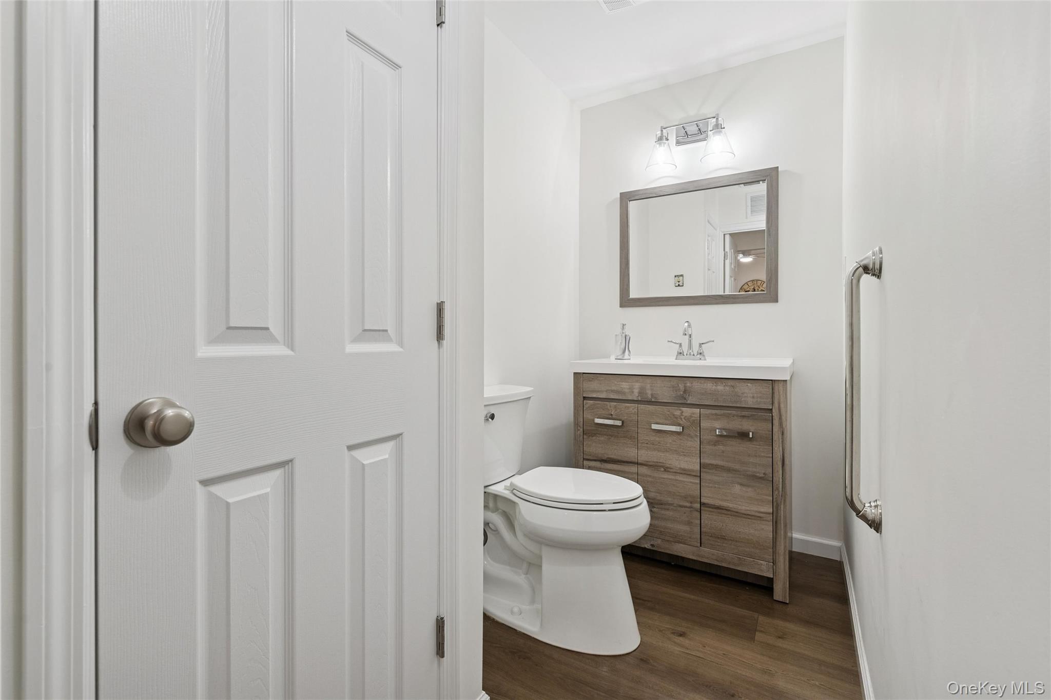 #15 photo, 201 Bentley Court, מחוז סאפוק Saint James , NY 11780