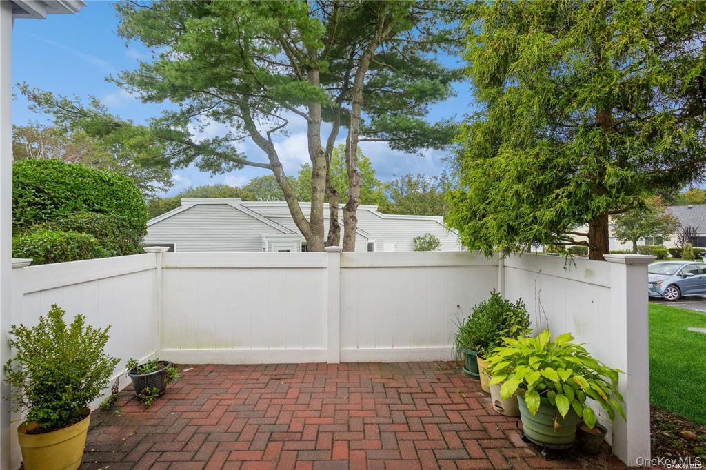 #17 photo, 201 Bentley Court, מחוז סאפוק Saint James , NY 11780