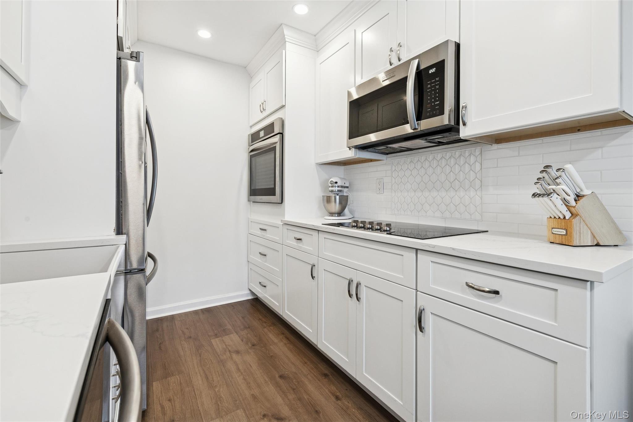 #8 photo, 201 Bentley Court, מחוז סאפוק Saint James , NY 11780