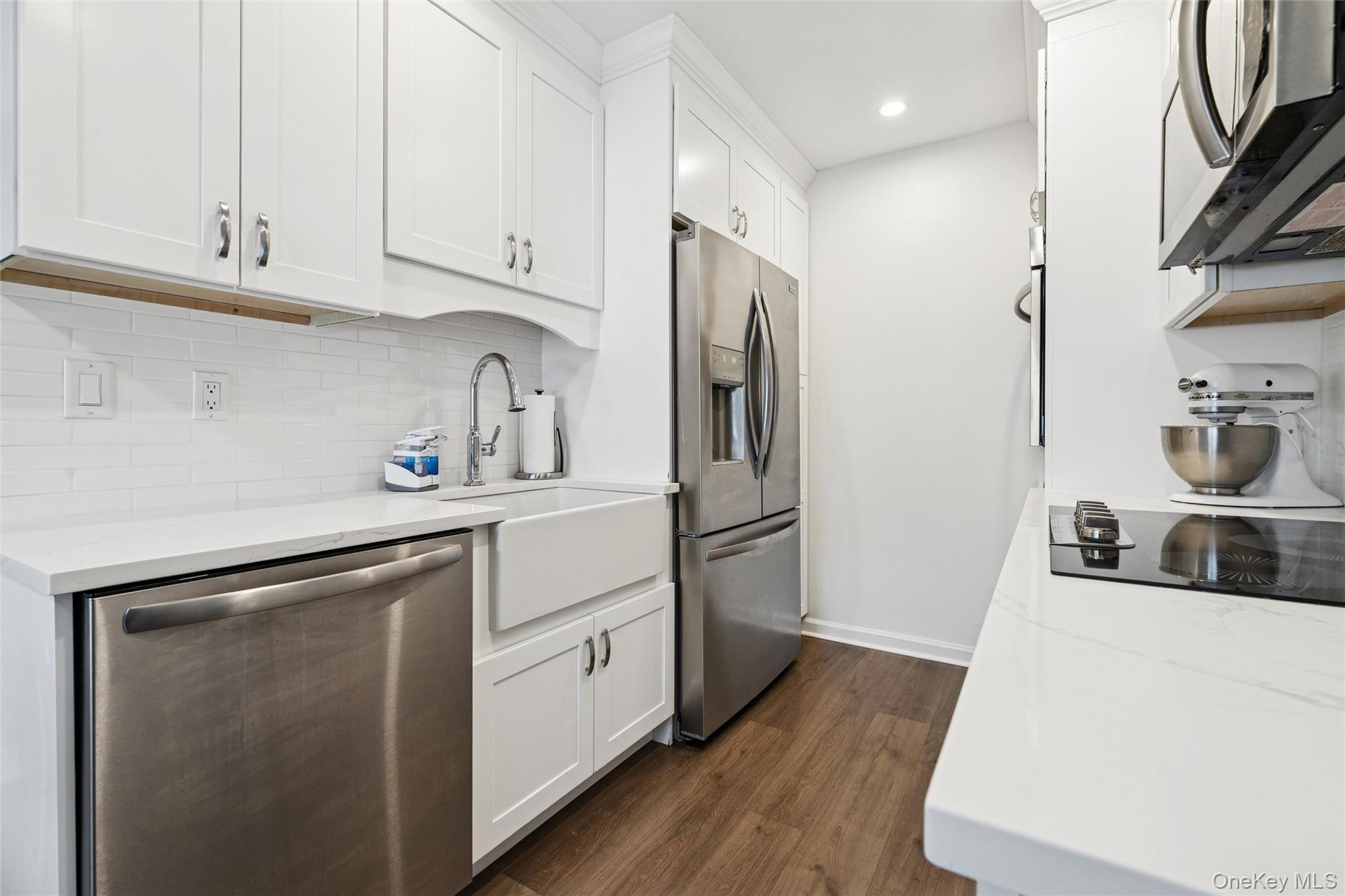 #9 photo, 201 Bentley Court, מחוז סאפוק Saint James , NY 11780