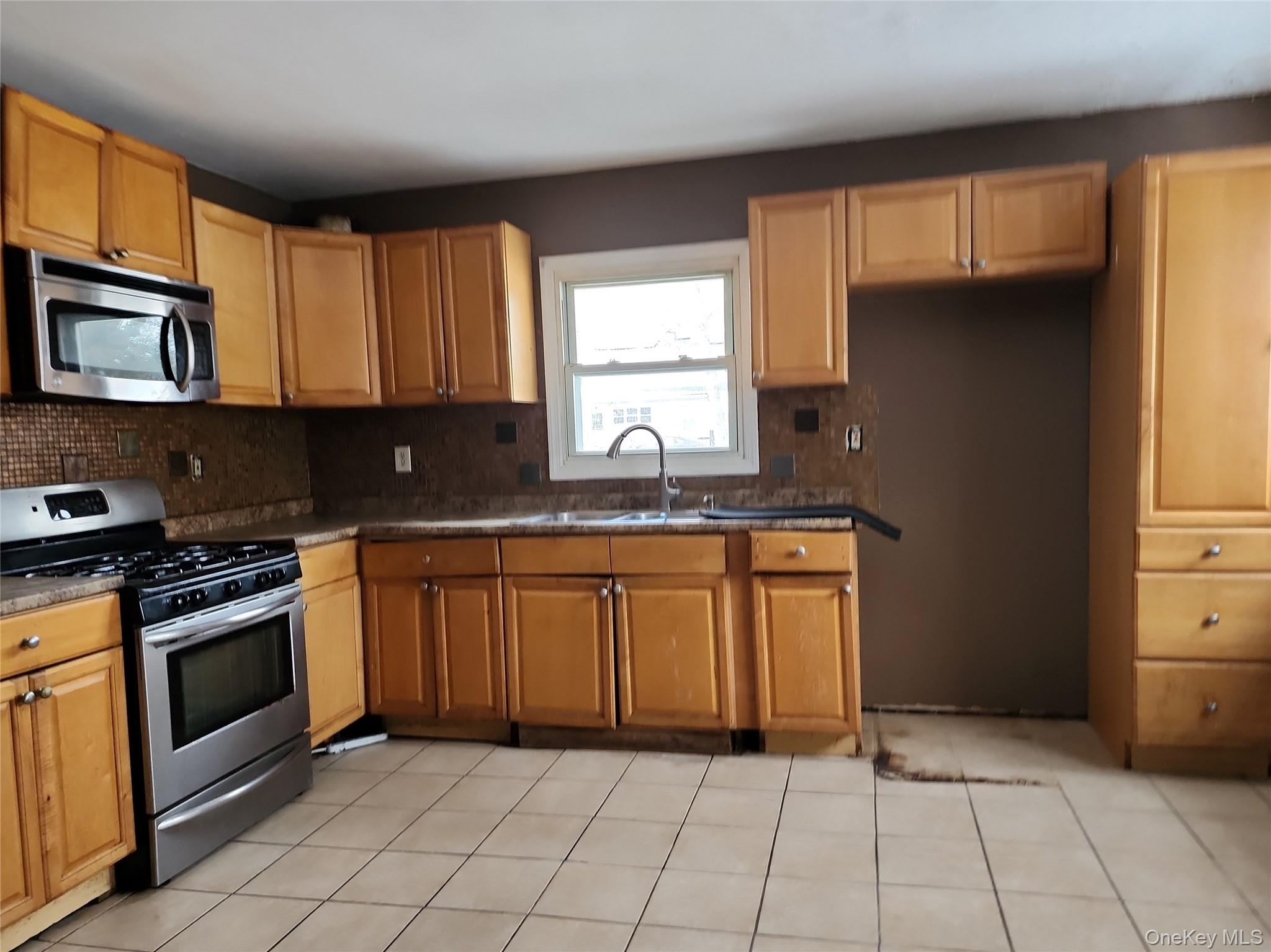 #19 photo, 34 Pineview Boulevard, 東長島 Central Islip , NY 11722