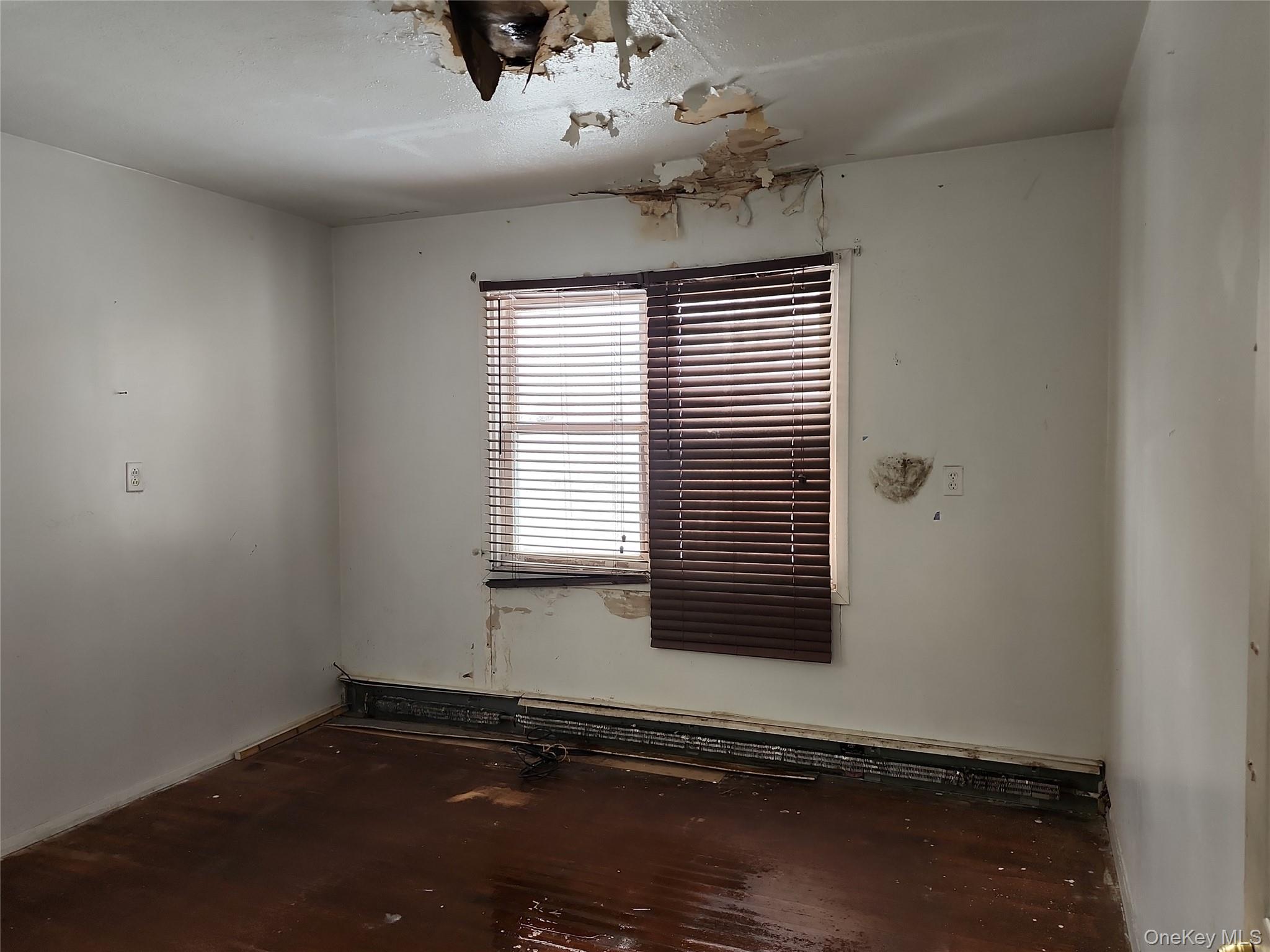 #6 photo, 34 Pineview Boulevard, Central Islip , NY 11722