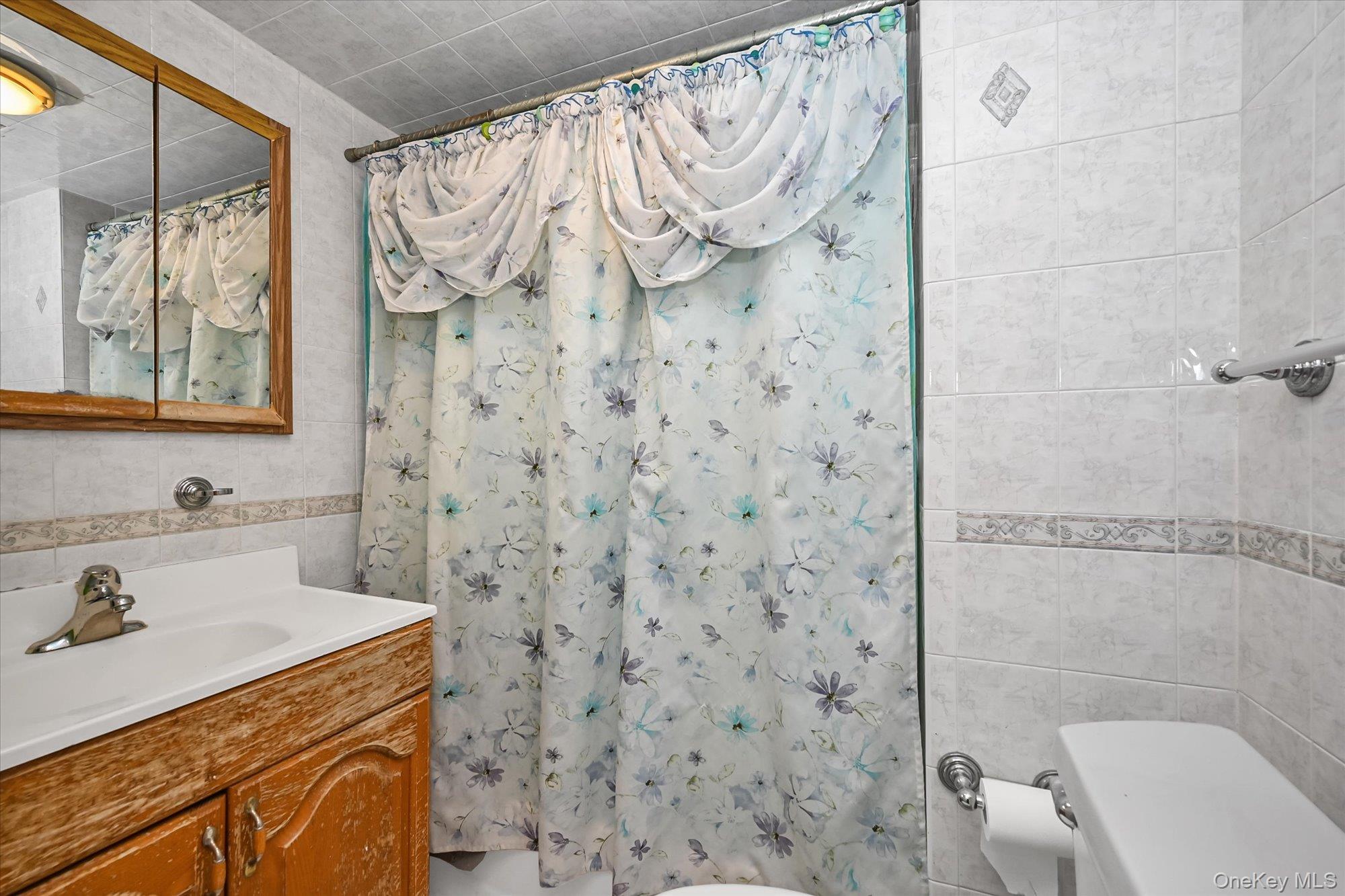 #14 photo, 91-29 217th Street, কুইন্‌স Queens Village , NY 11428