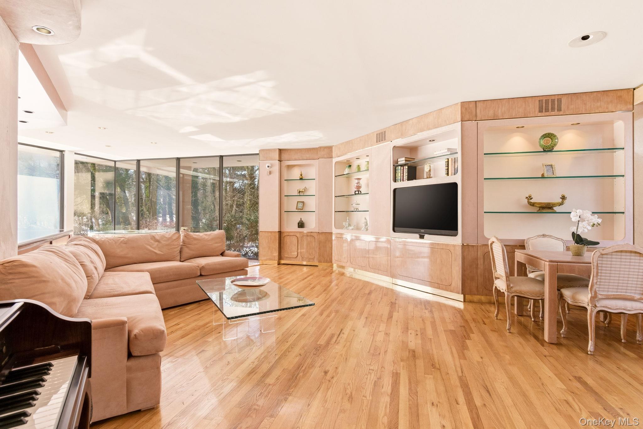 #14 photo, 101 Wheatley Road, Old Westbury , NY 11568